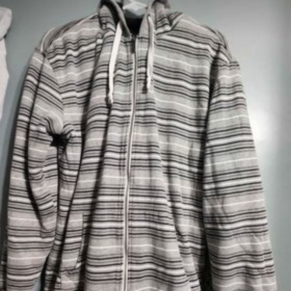ADULT Size Large, Fully-lined, O'Neill Zippered Hoodie